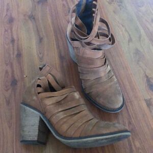 Free People Rustic strappy boots. distressed 38